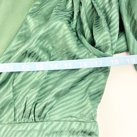 NWT Urban Outfitters Mini Green Satin Long Sleeve Dress Plunge Neckline L Defect - Picture 10 of 13